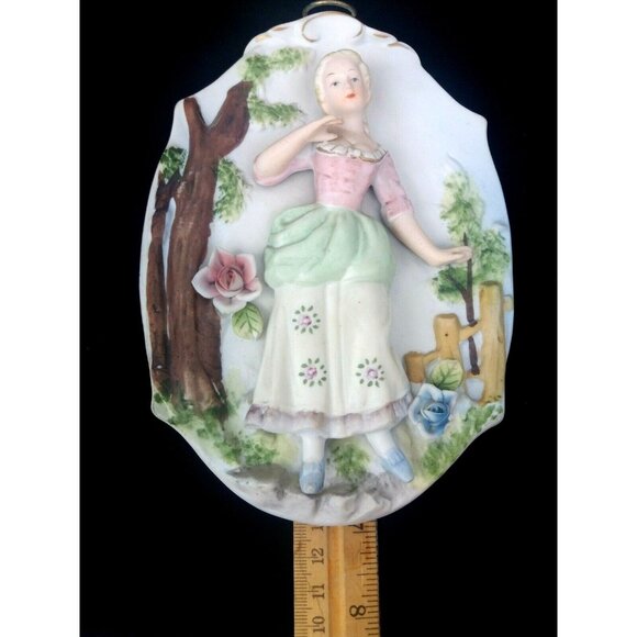 Vintage Colonial Couple UCAGCO Wall Plaques Victorian Revival Japan 3D Ceramic - Picture 5 of 10